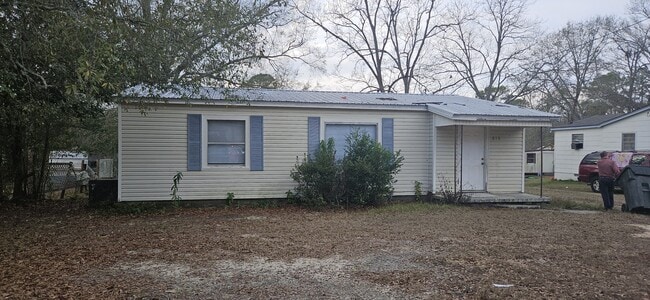 property at 816 Meridian St