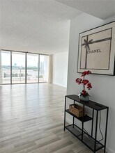18041 Biscayne Blvd in Aventura, FL - Building Photo - Building Photo