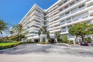 155 Ocean Lane Dr in Key Biscayne, FL - Building Photo