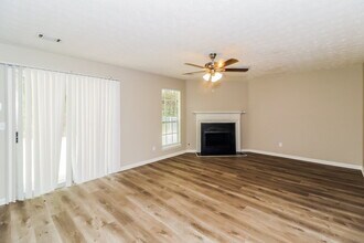 6520 Eastbriar Dr in Lithonia, GA - Foto de edificio - Building Photo