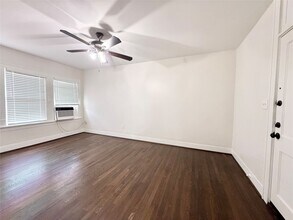 1136 Berthea St in Houston, TX - Building Photo - Building Photo