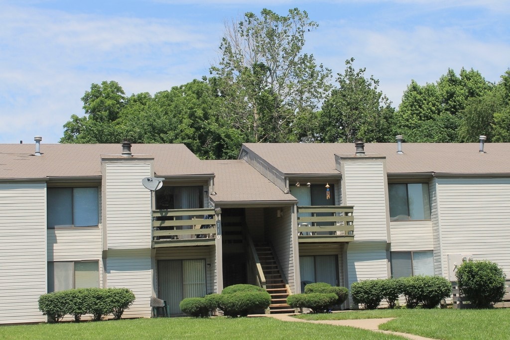 Robin Hill Apartments in Kansas City, MO