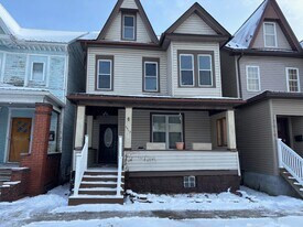 2517 W Chestnut Ave in Altoona, PA - Building Photo