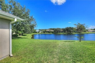 113 Drake Way in Sebastian, FL - Foto de edificio - Building Photo