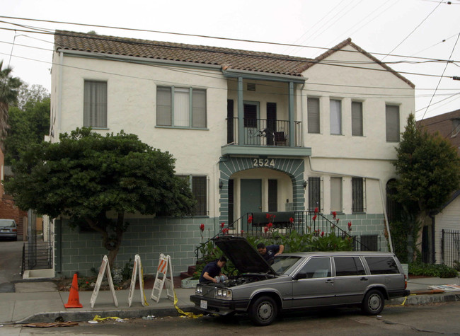 2524 W 4th St in Los Angeles, CA - Foto de edificio - Building Photo