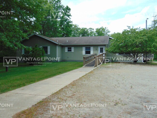 N2511 Shore Dr in Marinette, WI - Building Photo - Building Photo