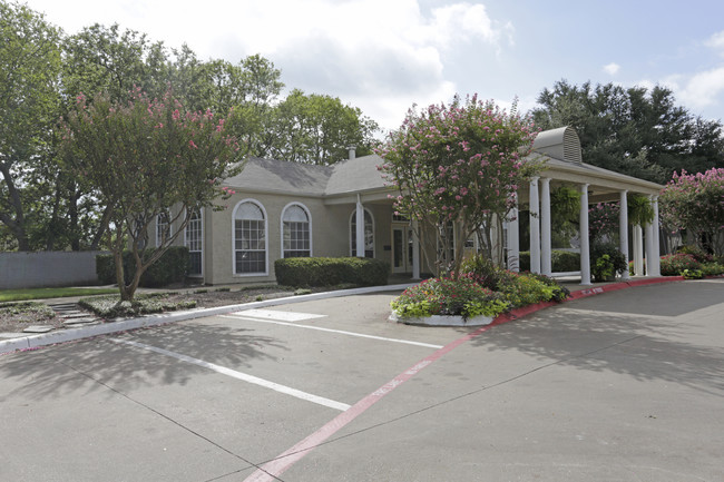 Waterford on the Meadow in Plano, TX - Foto de edificio - Building Photo