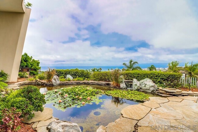 724 Muirlands Vista Way in San Diego, CA - Building Photo - Building Photo