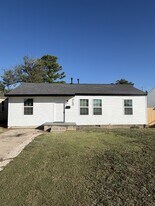 4769 SE 27th St in Del City, OK - Building Photo