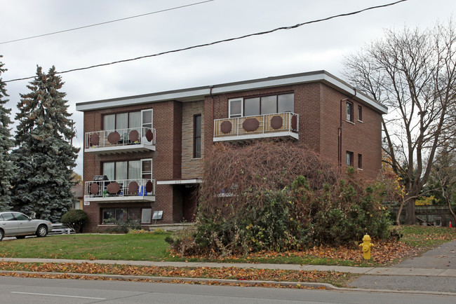 609 Mary St E in Whitby, ON - Building Photo - Building Photo