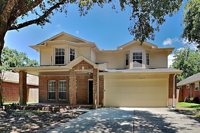 1227 Caraquet Dr