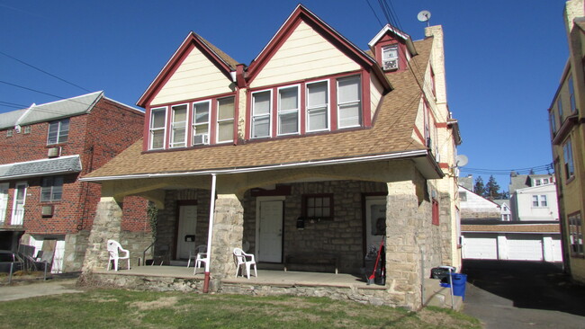 315-317 E Godfrey Ave in Philadelphia, PA - Building Photo - Building Photo