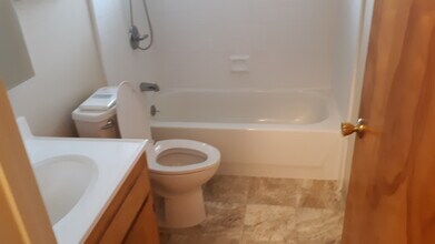 4353 San Pablo Dam Rd, Unit 4 in El Sobrante, CA - Foto de edificio - Building Photo