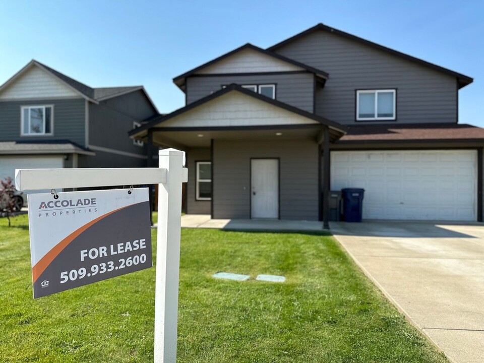 1808 West Creeksedge Way in Ellensburg, WA - Building Photo