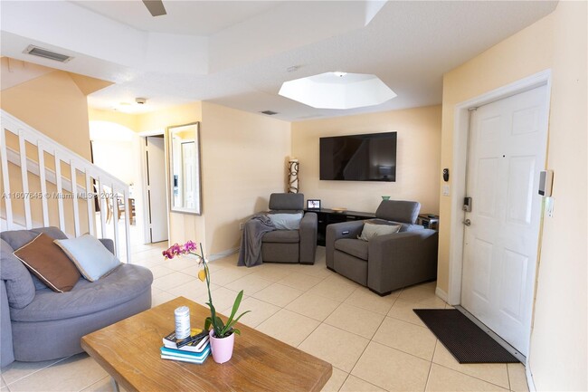 10609 SW 6th St in Pembroke Pines, FL - Foto de edificio - Building Photo