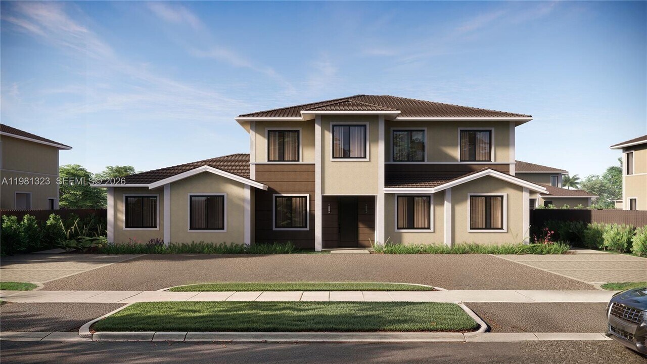 12570 194th St in Coral Gables, FL - Building Photo