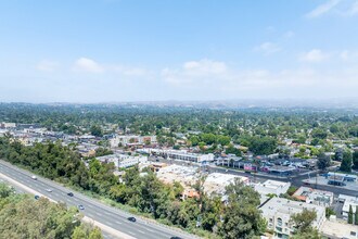A & J Investments in Woodland Hills, CA - Foto de edificio - Building Photo