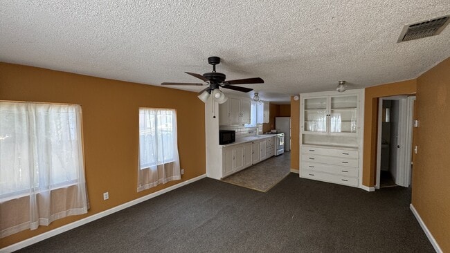 247 Park View Ave in Porterville, CA - Building Photo - Building Photo