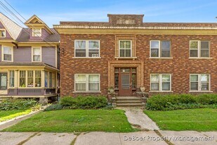 301 W Dutton St in Kalamazoo, MI - Building Photo