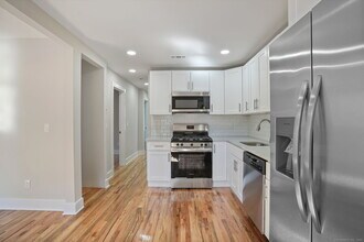 10 Perry Hill Rd in Shelton, CT - Building Photo - Building Photo