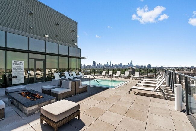 Elevate Lincoln Park in Chicago, IL - Foto de edificio - Building Photo