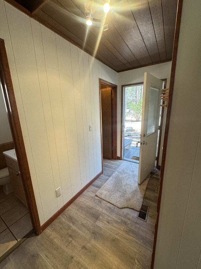 2325 Sky Meadows Ct in South Lake Tahoe, CA - Building Photo - Building Photo