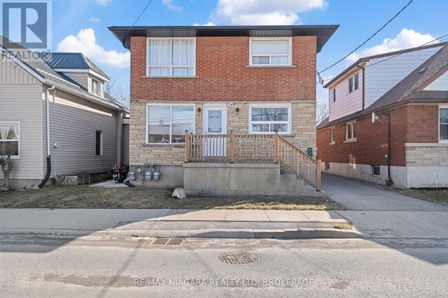 property at 34 St George St