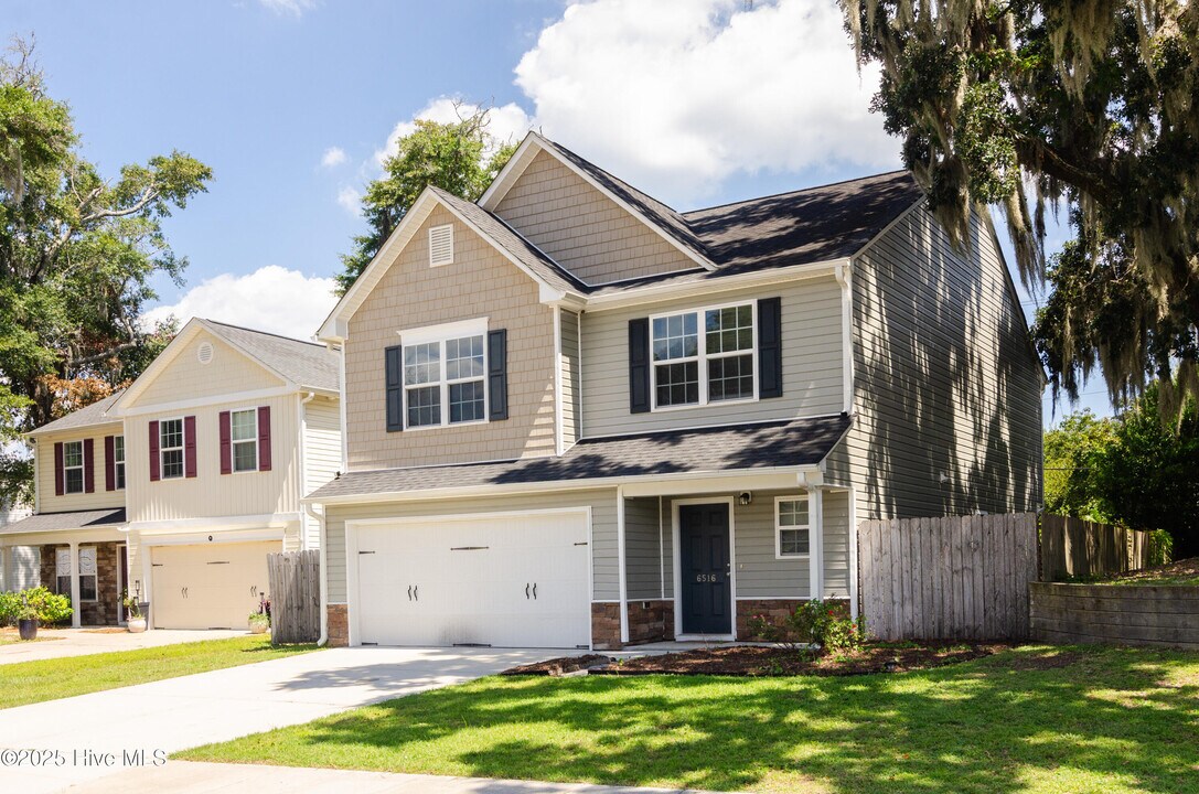 6516 Rustling Leaves Way in Wilmington, NC - Building Photo