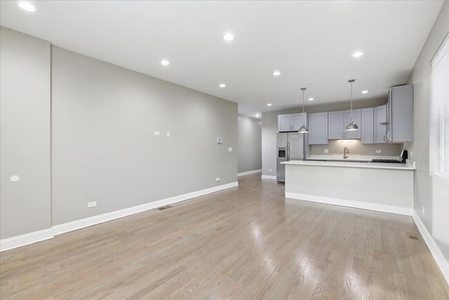 1048 N Lawndale Ave, Unit 1 in Chicago, IL - Building Photo - Building Photo