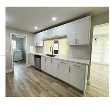 5032 SW 94th Ave in Cooper City, FL - Building Photo - Building Photo