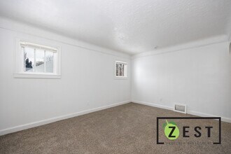 8250 Rosemont Ave in Detroit, MI - Building Photo - Building Photo