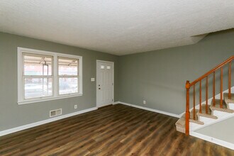 2205 Redthorn Rd in Middle River, MD - Foto de edificio - Building Photo
