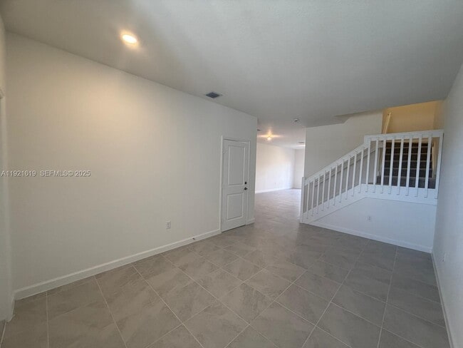 2746 SE 24th Terrace in Homestead, FL - Building Photo - Building Photo