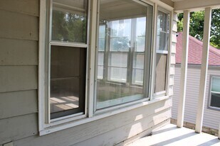 1718 Pierre St in Manhattan, KS - Building Photo