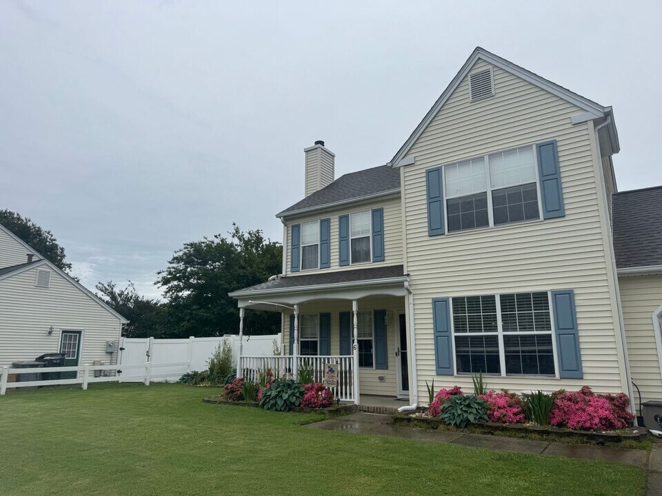 6 Old Pond Ct in Hampton, VA - Building Photo