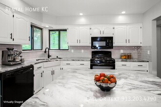 7920 W 113th Terrace in Overland Park, KS - Building Photo - Building Photo