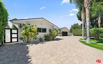6243 Berquist Ave in Los Angeles, CA - Building Photo - Building Photo