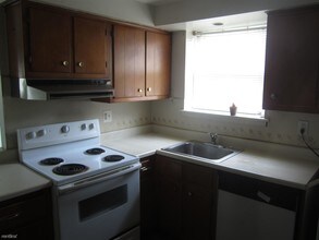 329 Buttonwood St-Unit -Apt C in Norristown, PA - Building Photo - Building Photo