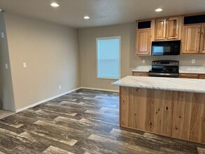 4741 Treewood Ct in Florence, OR - Building Photo - Building Photo