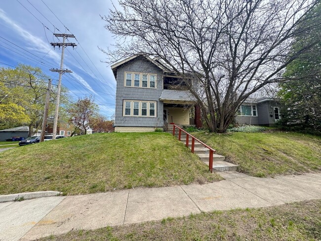property at 1712 Eastern Ave SE