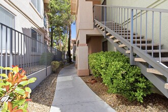 350 S Durango Dr in Las Vegas, NV - Building Photo - Building Photo