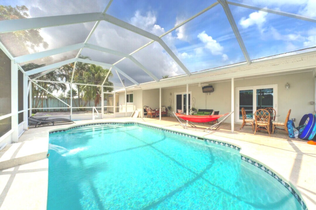 573 SE Floresta Dr in Port St. Lucie, FL - Building Photo