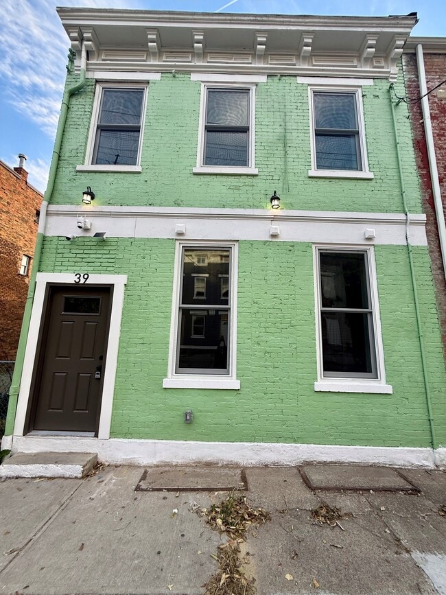 property at 39 E Clifton Ave