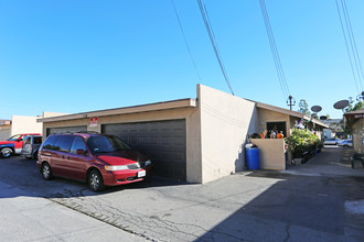 1829 E Grove Ave in Orange, CA - Building Photo - Building Photo