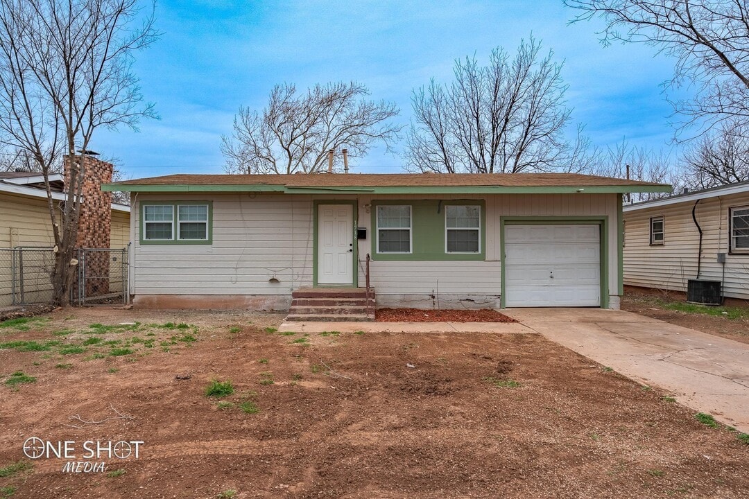 1718 N Mockingbird Ln in Abilene, TX - Foto de edificio