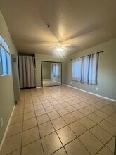 12542 Waldorf Dr in Lynwood, CA - Foto de edificio - Building Photo