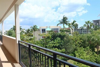 555 E Dania Beach Blvd in Dania Beach, FL - Building Photo - Building Photo