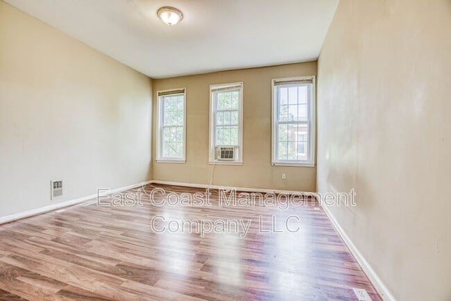 property at 402 E Lorraine Ave