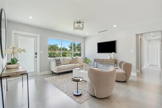 324 NE 28th St in Wilton Manors, FL - Building Photo - Building Photo