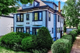 585 W Ferry St in Buffalo, NY - Building Photo